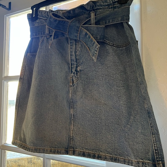 Divided denim skirt. Size 8. Like new only worn once! - Picture 2 of 4
